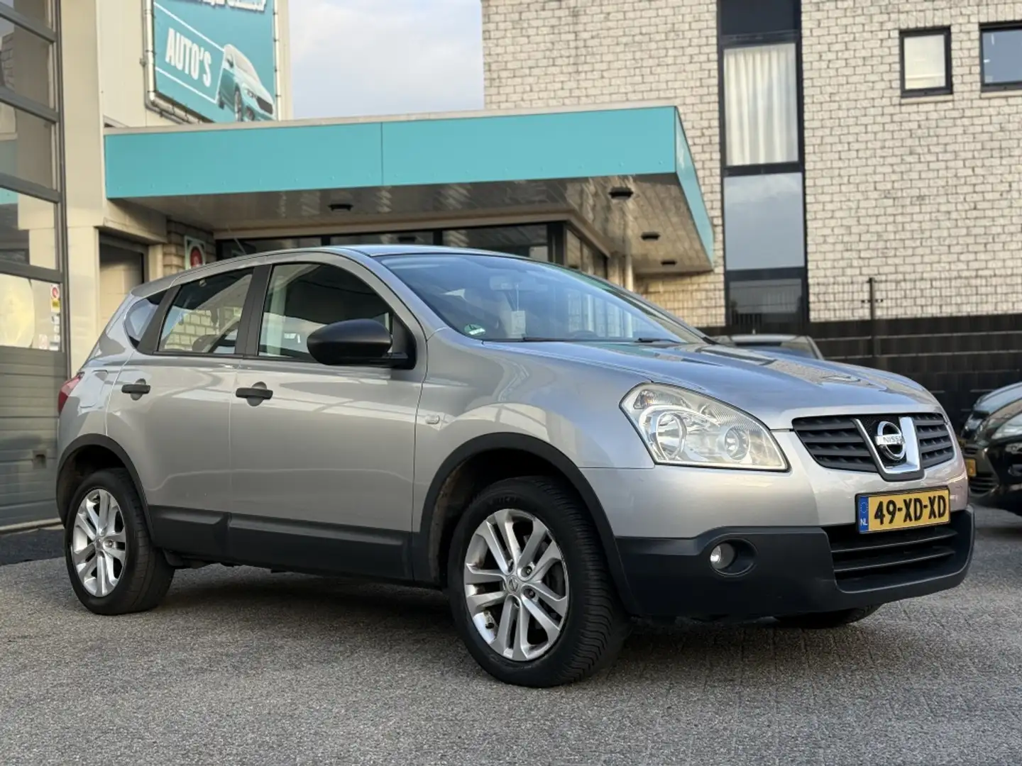 Nissan Qashqai 1.6 Visia Grijs - 2