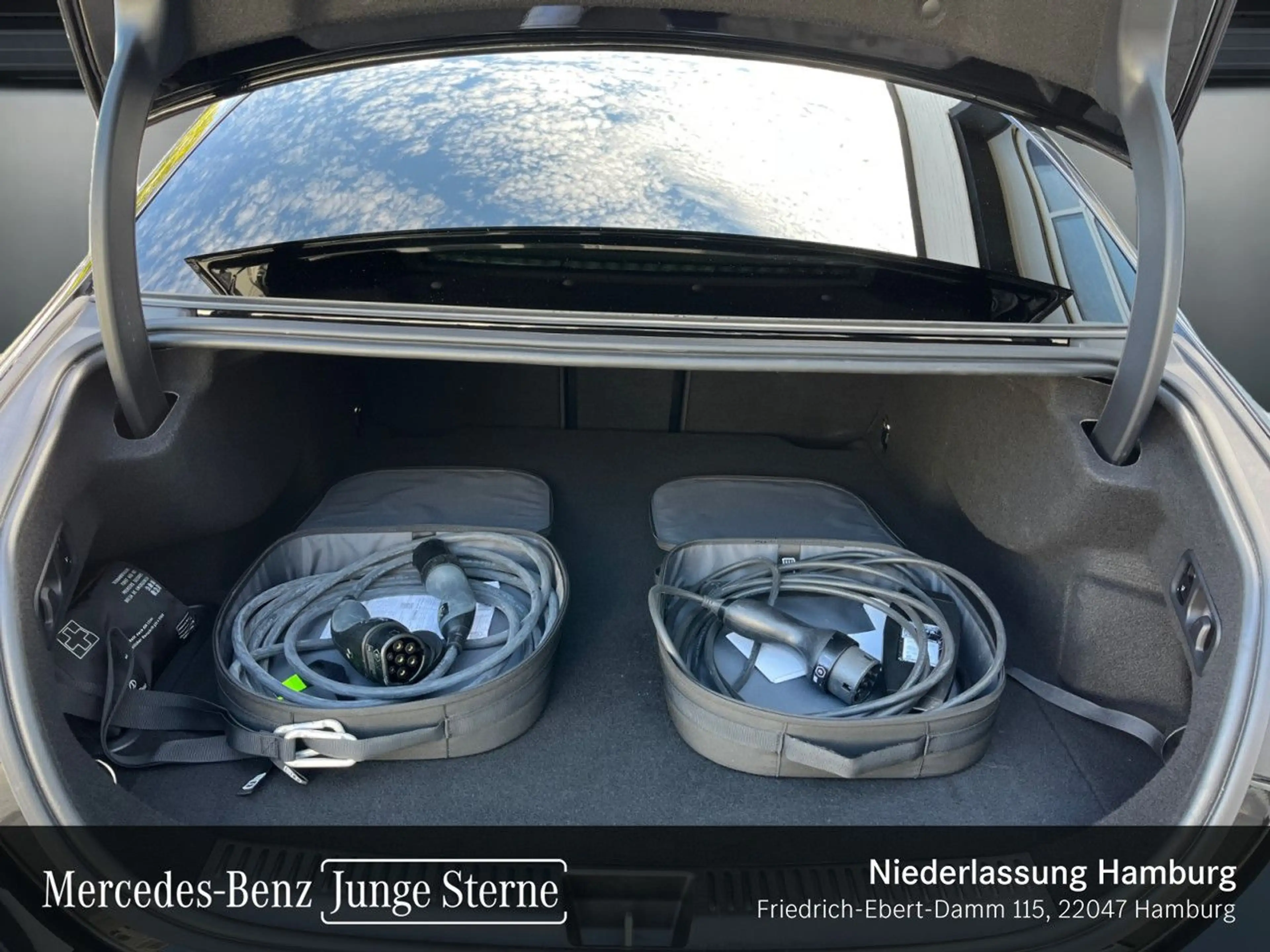 Mercedes-Benz E 400 e 4M Hybrid AMG Fahrass 360° Airmat Pano HUD — photo 6