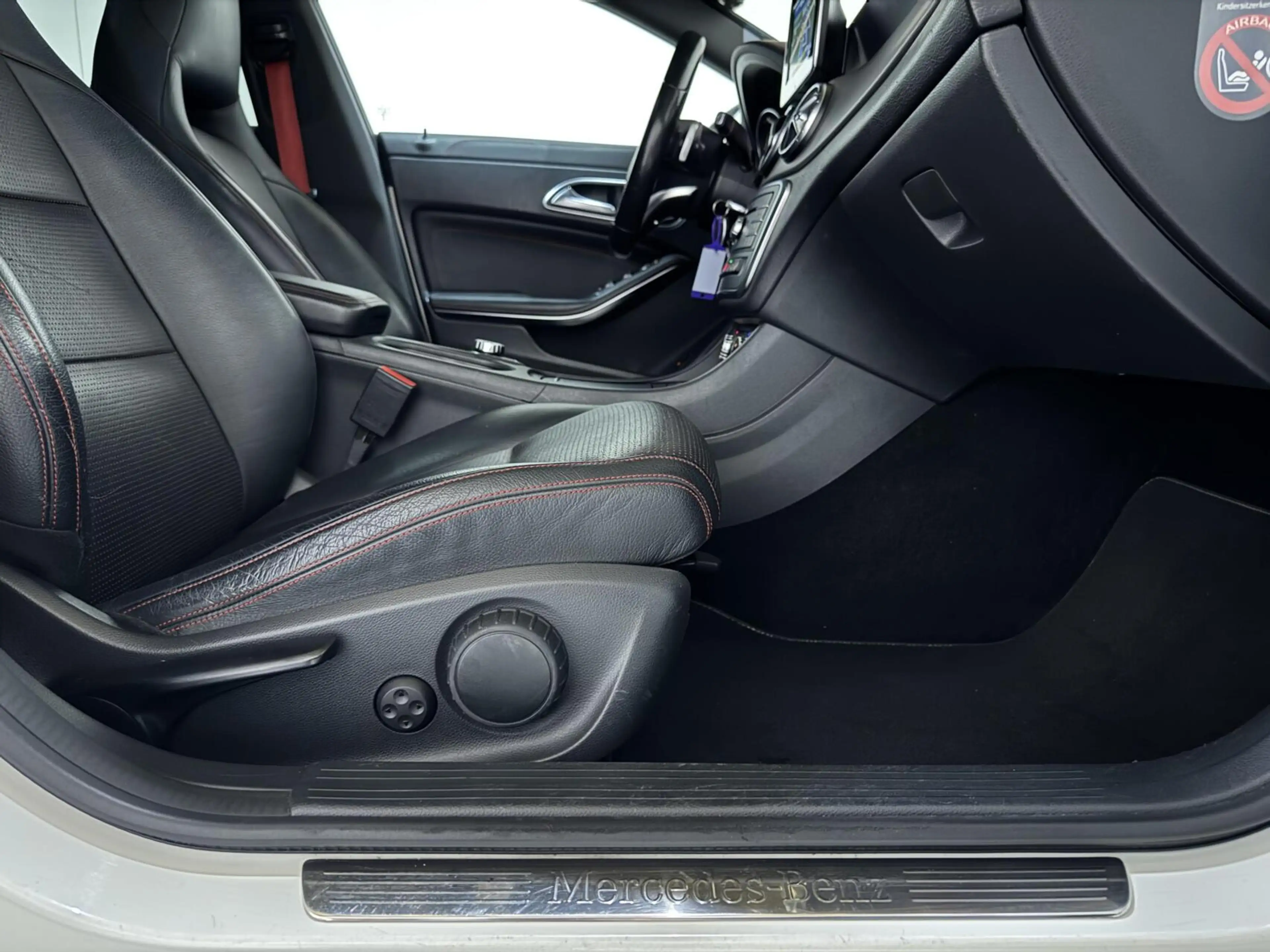 Mercedes-Benz CLA 200 AMG Pano Leer NAVI ACC Camera — photo 21