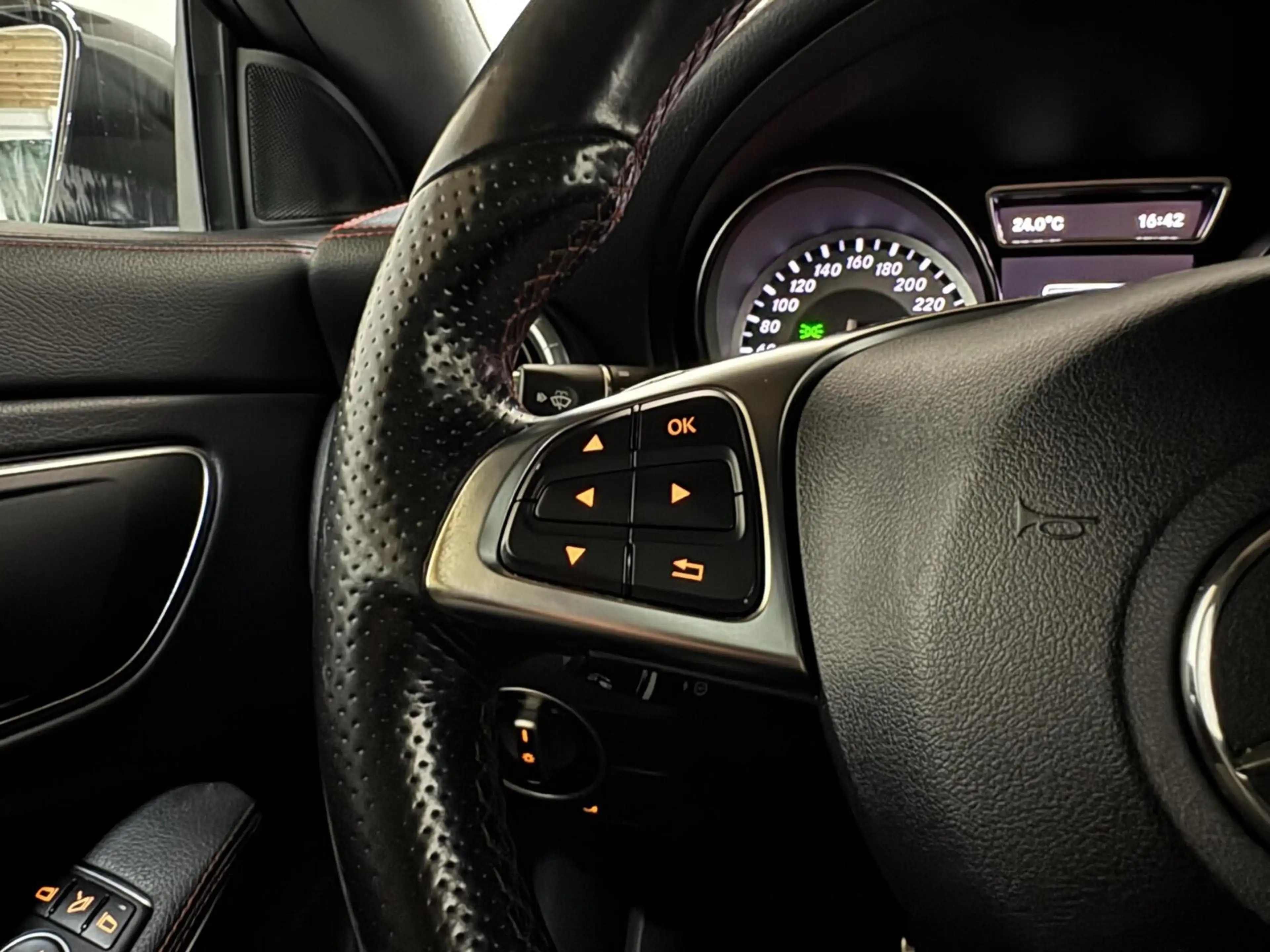 Mercedes-Benz CLA 200 AMG Pano Leer NAVI ACC Camera — photo 31