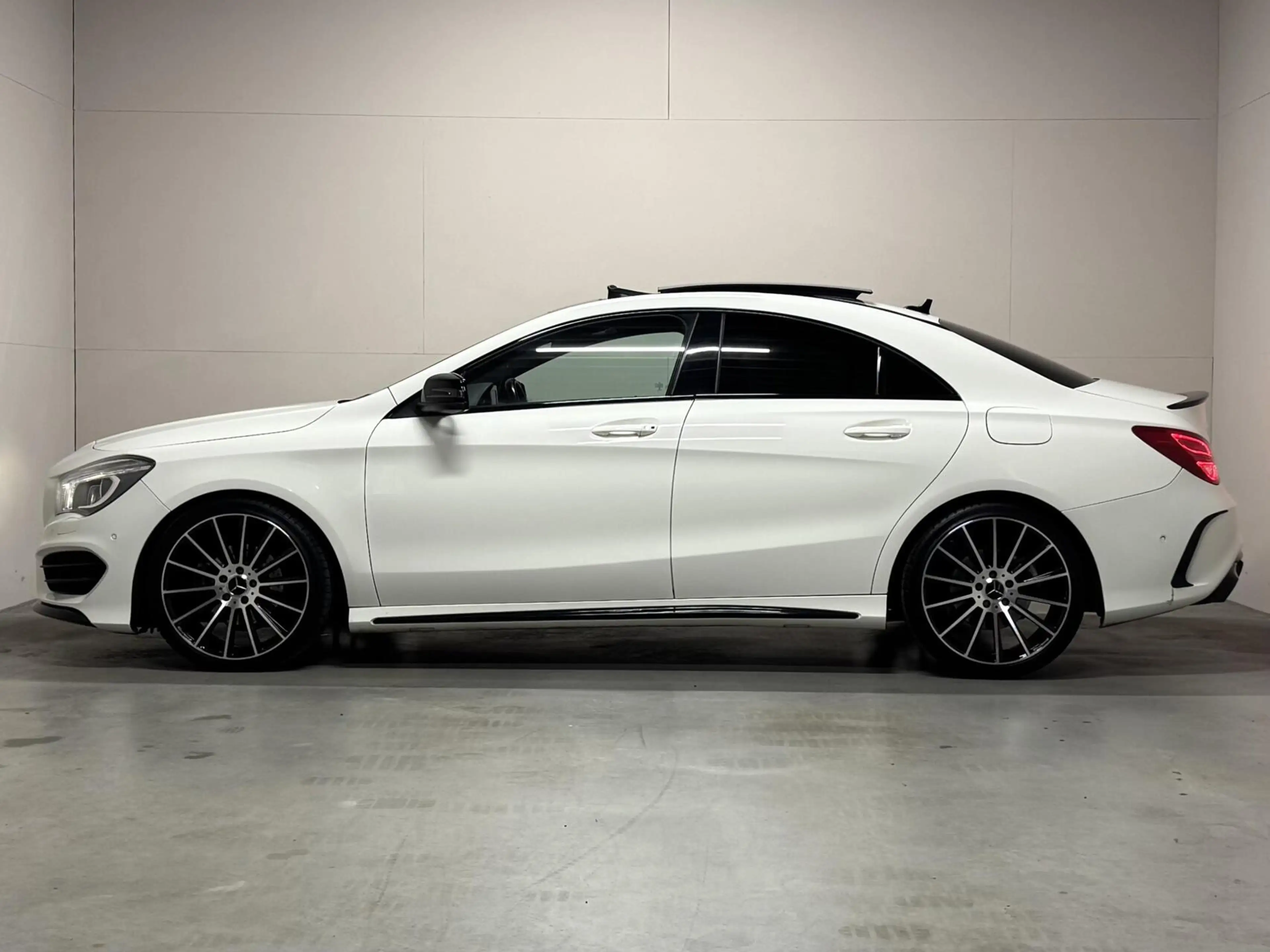 Mercedes-Benz CLA 200 AMG Pano Leer NAVI ACC Camera — photo 9