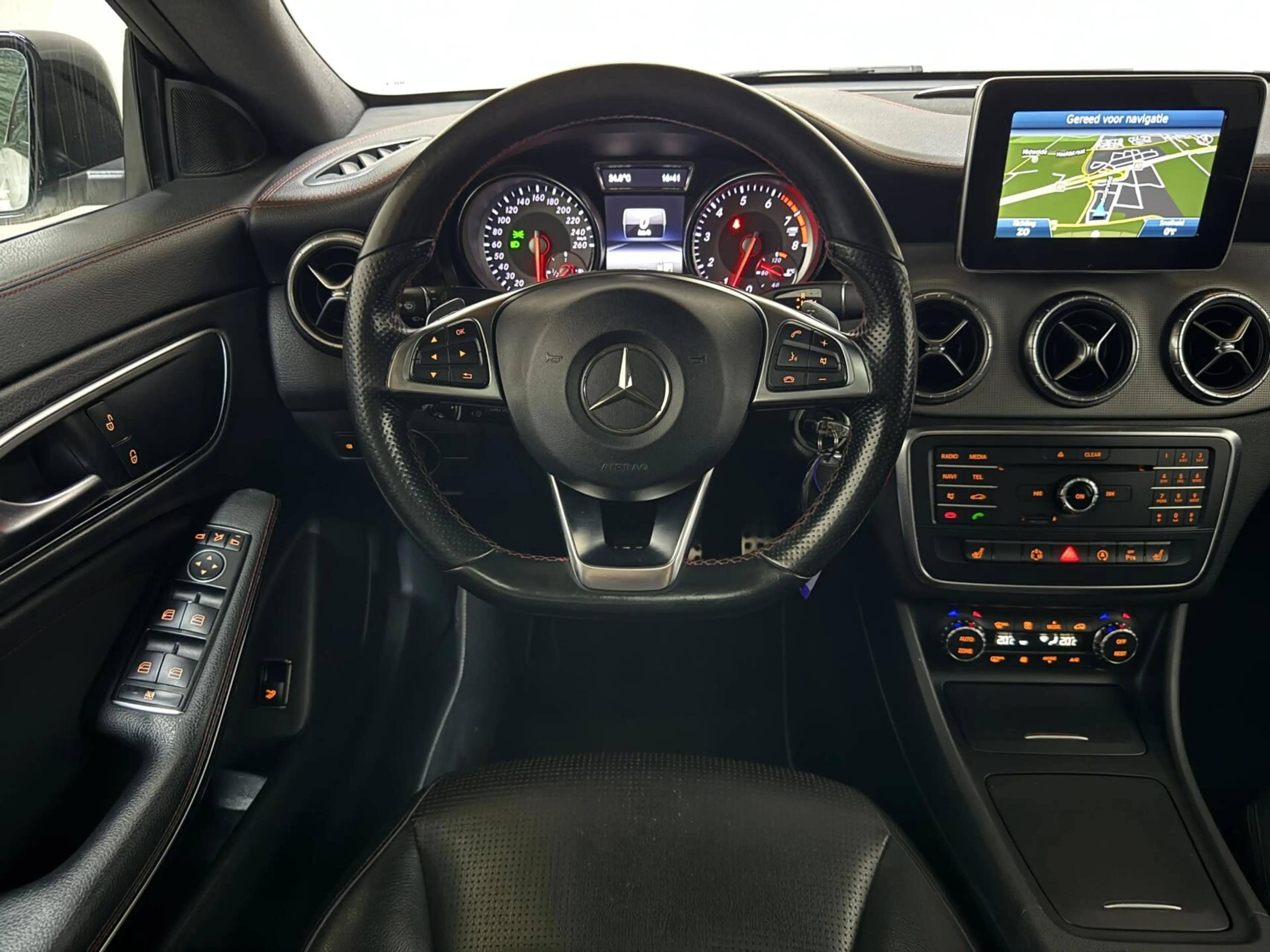 Mercedes-Benz CLA 200 AMG Pano Leer NAVI ACC Camera — photo 28