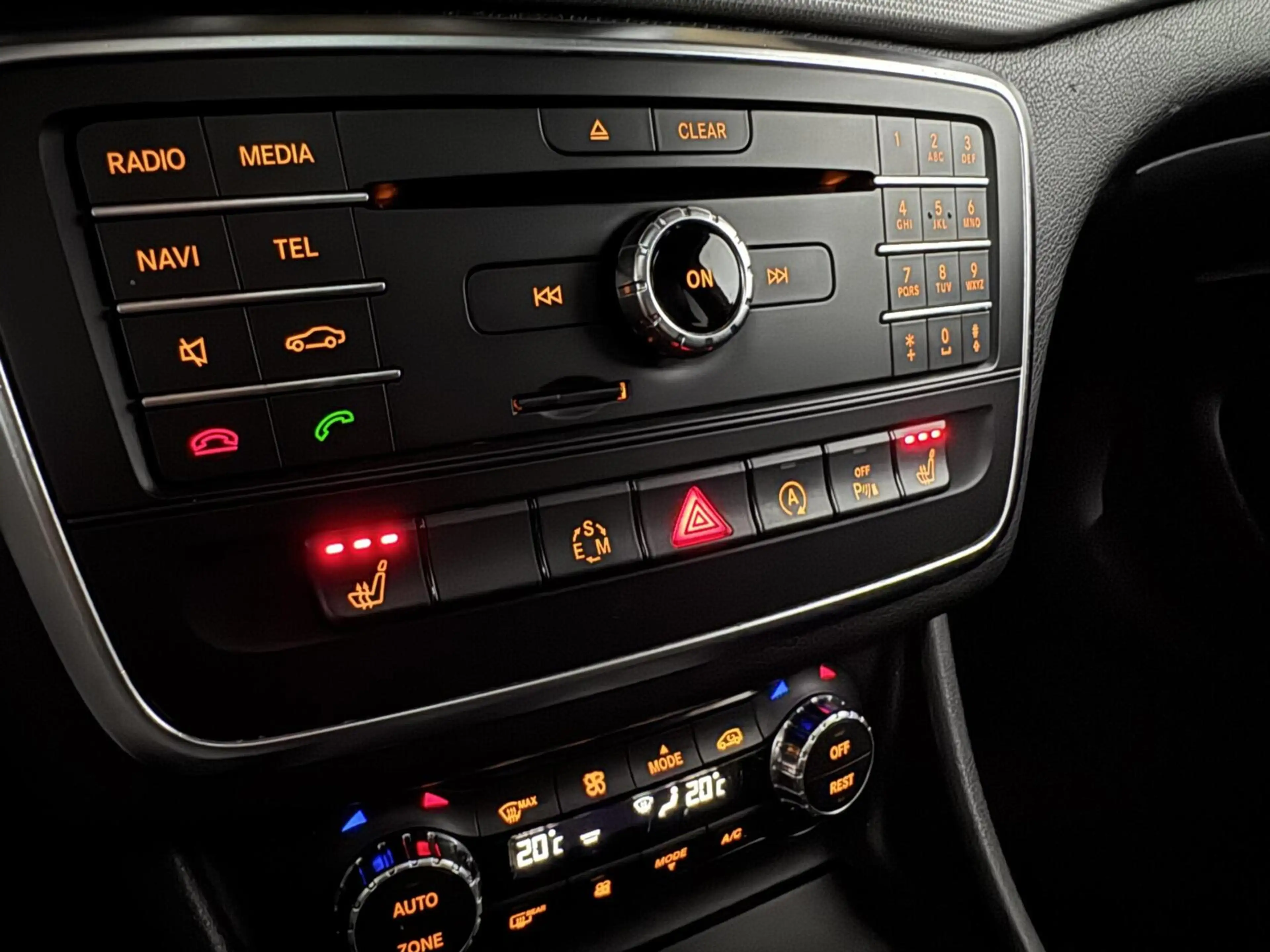 Mercedes-Benz CLA 200 AMG Pano Leer NAVI ACC Camera — photo 40