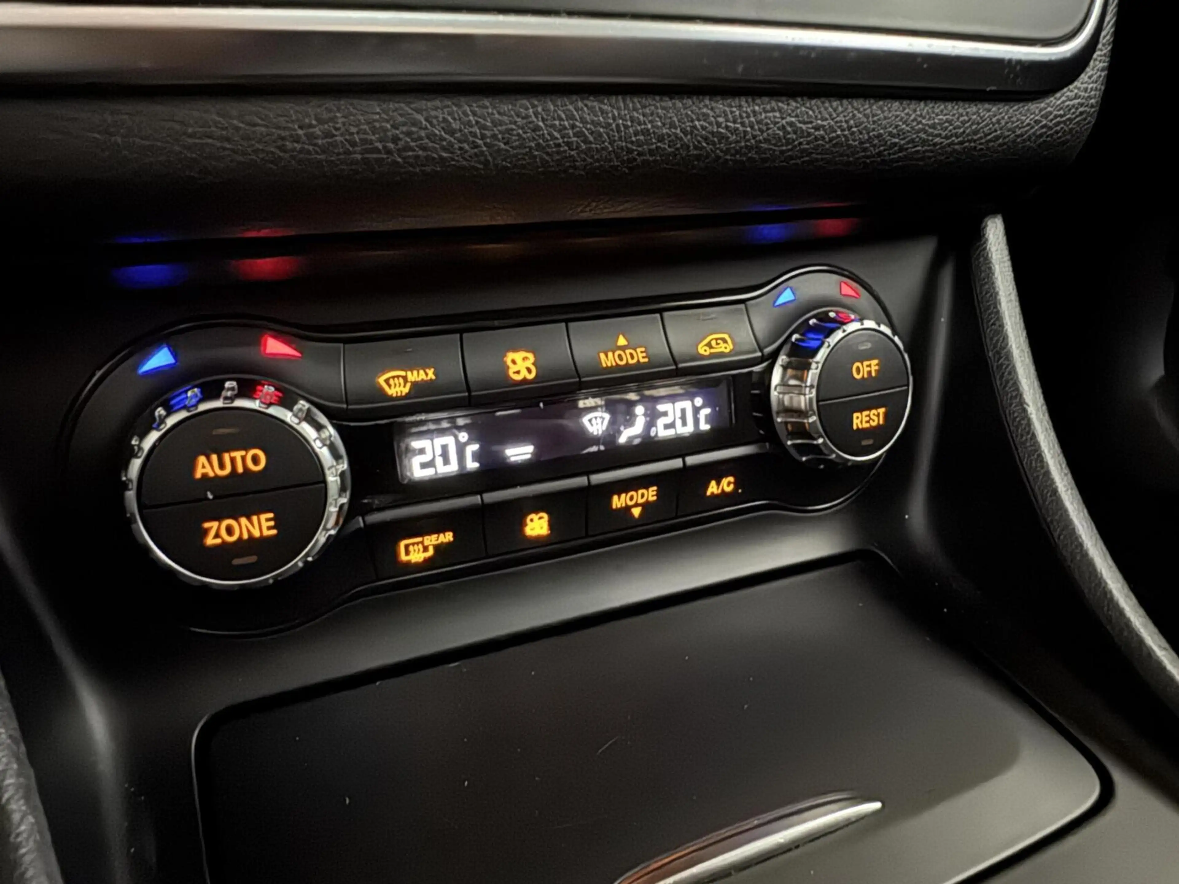 Mercedes-Benz CLA 200 AMG Pano Leer NAVI ACC Camera — photo 42