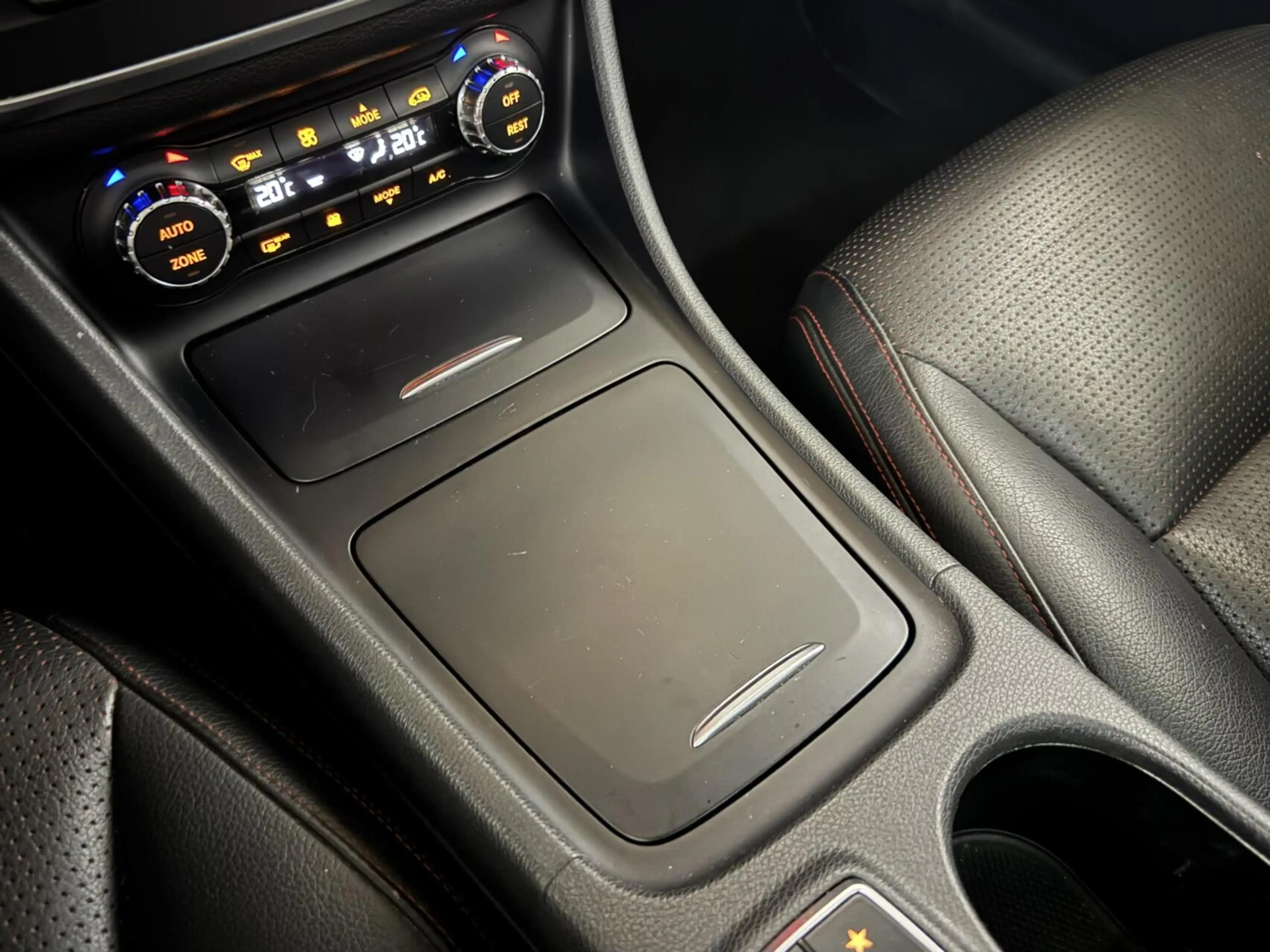 Mercedes-Benz CLA 200 AMG Pano Leer NAVI ACC Camera — photo 43