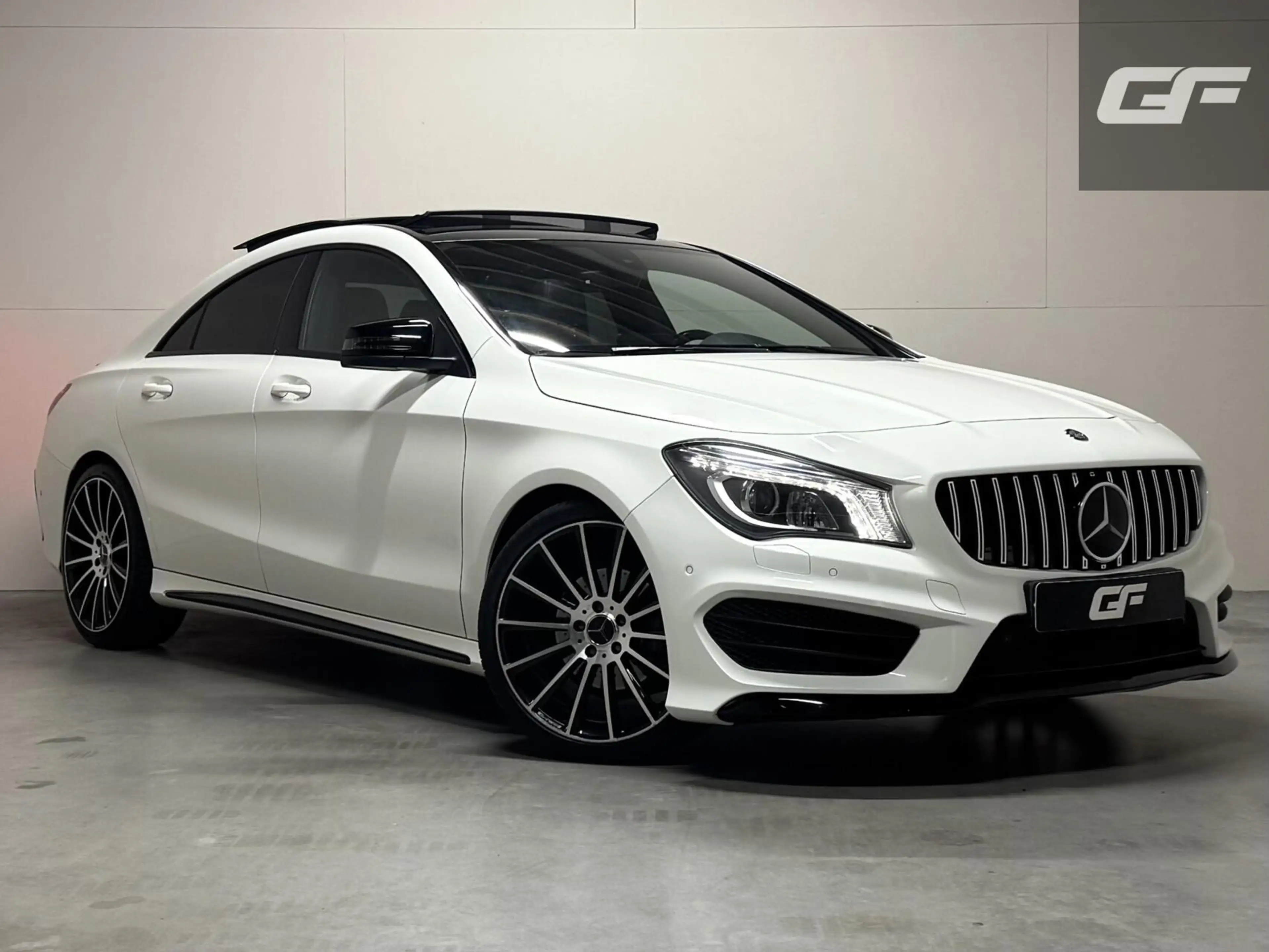 Mercedes-Benz CLA 200 AMG Pano Leer NAVI ACC Camera