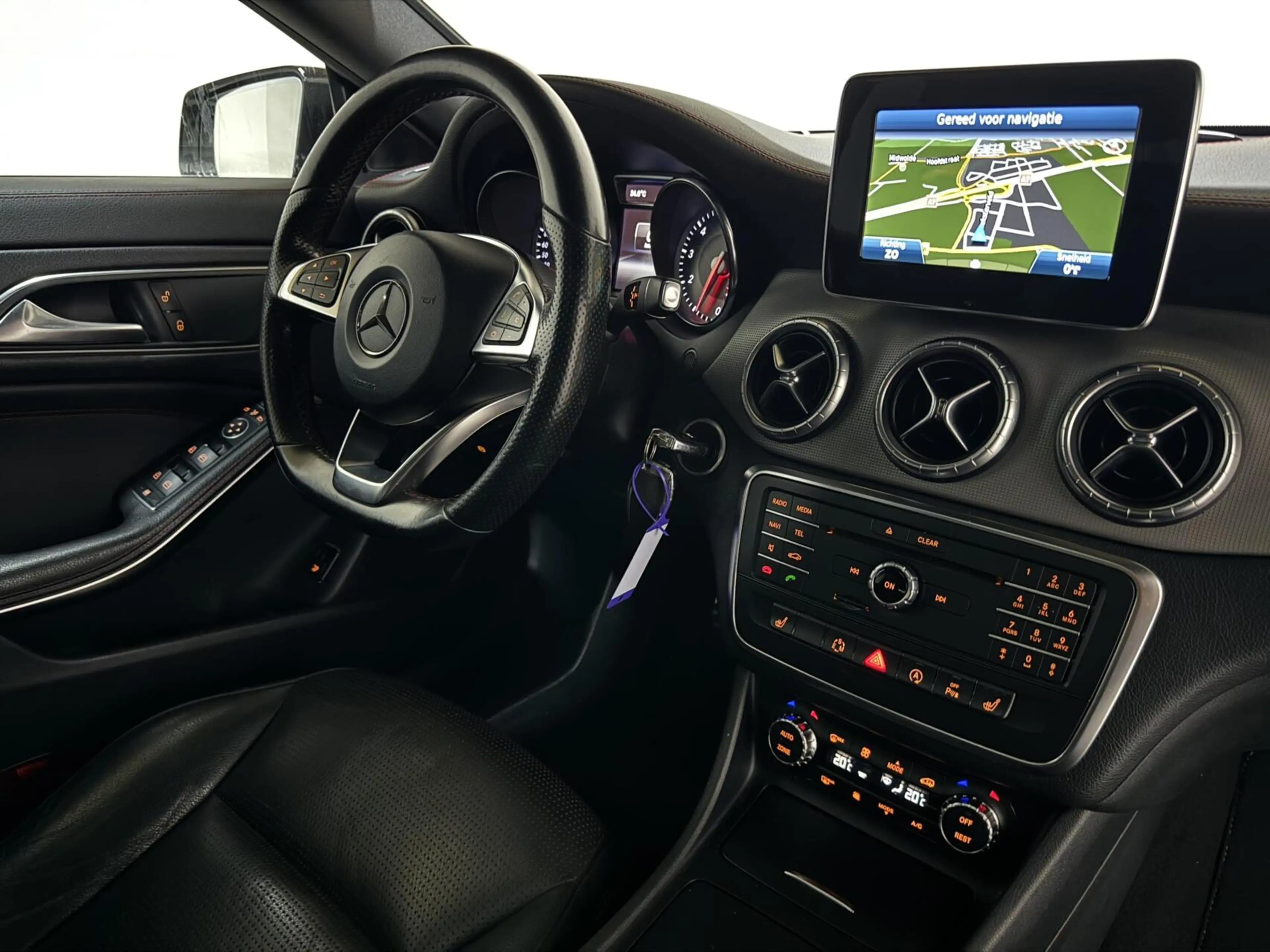 Mercedes-Benz CLA 200 AMG Pano Leer NAVI ACC Camera — photo 23