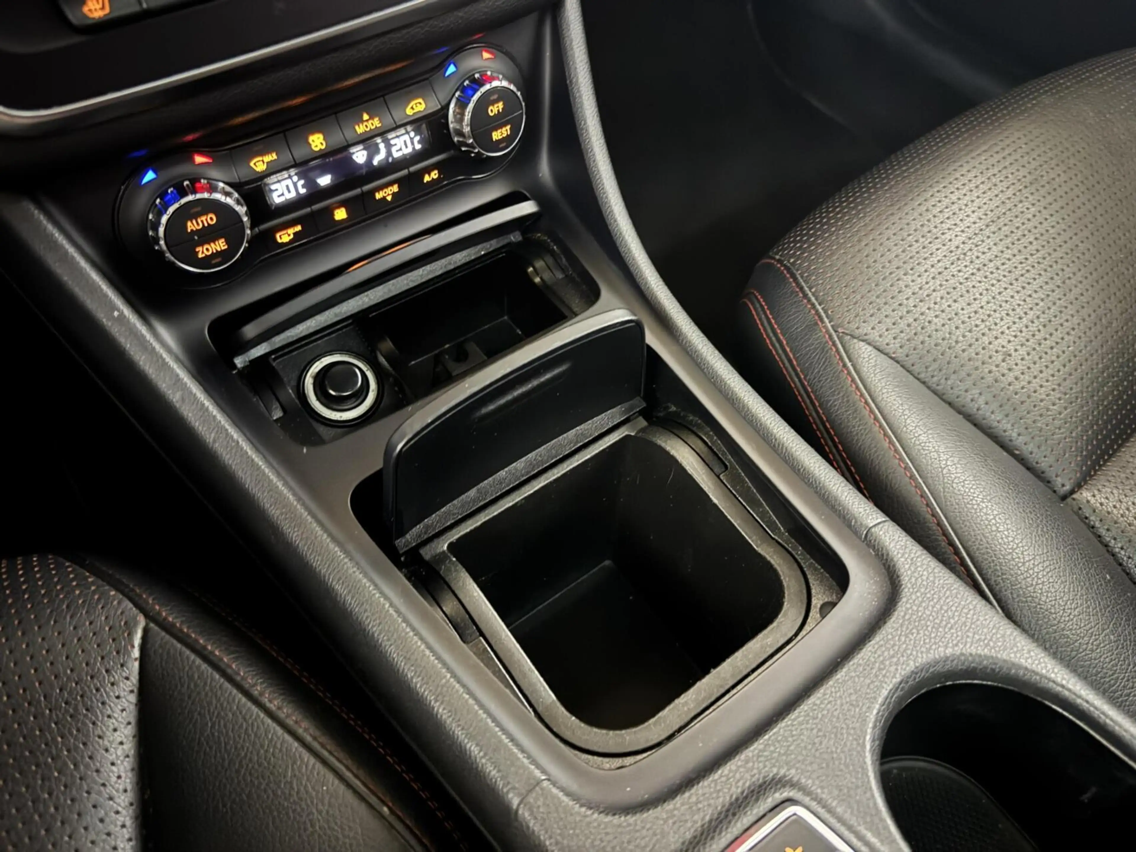 Mercedes-Benz CLA 200 AMG Pano Leer NAVI ACC Camera — photo 44