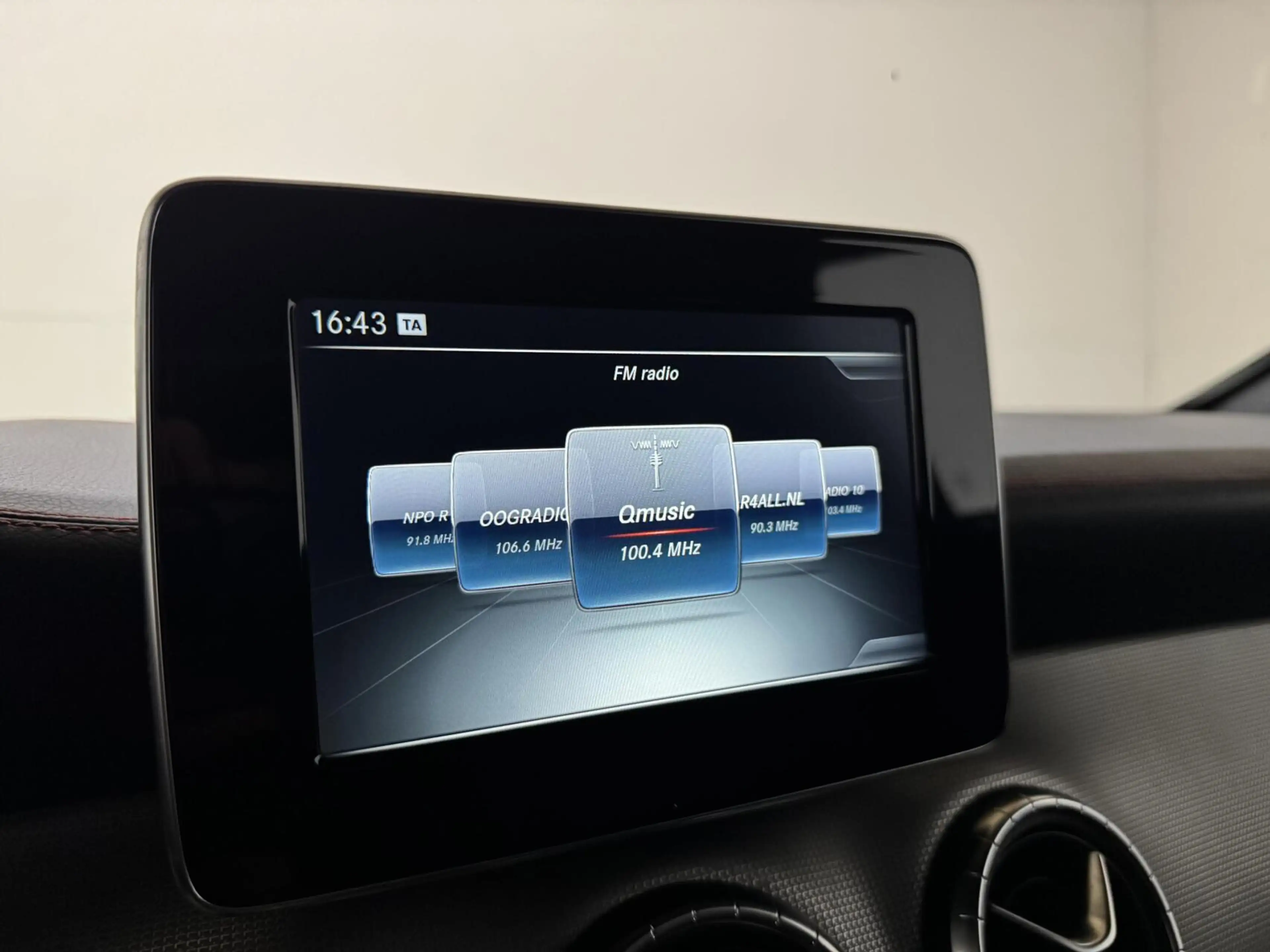 Mercedes-Benz CLA 200 AMG Pano Leer NAVI ACC Camera — photo 36