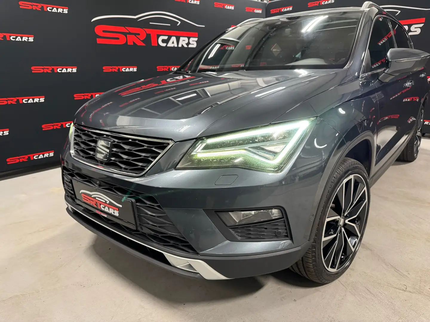 SEAT Ateca Xcellence 4Drive Aut. *Panorama*360Grad*AHK*Leder Grau - 2