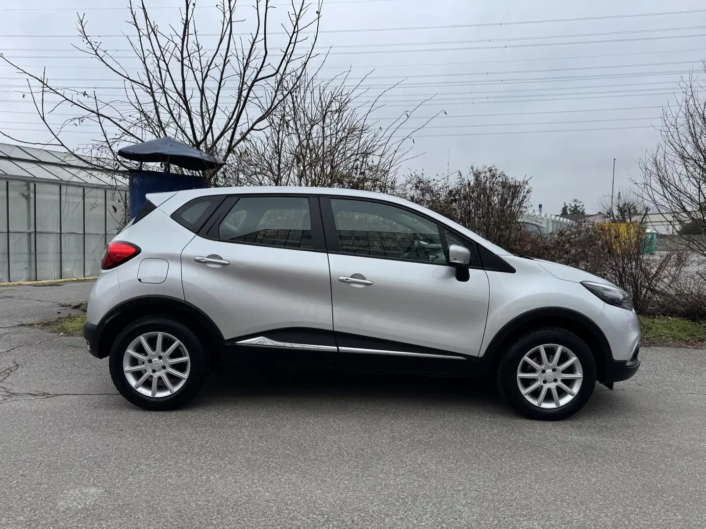 Renault Captur Dynamique Keyless 1.Besitz *Serviceheft* SR+WR Silber - 2