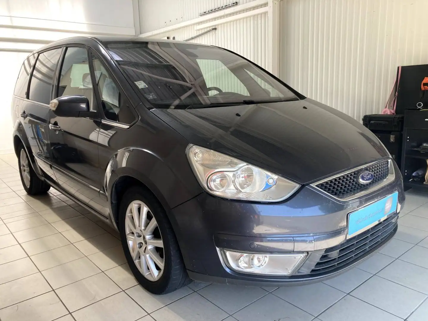 Ford Galaxy II 1.8 TDCi125 Ghia Gris - 2