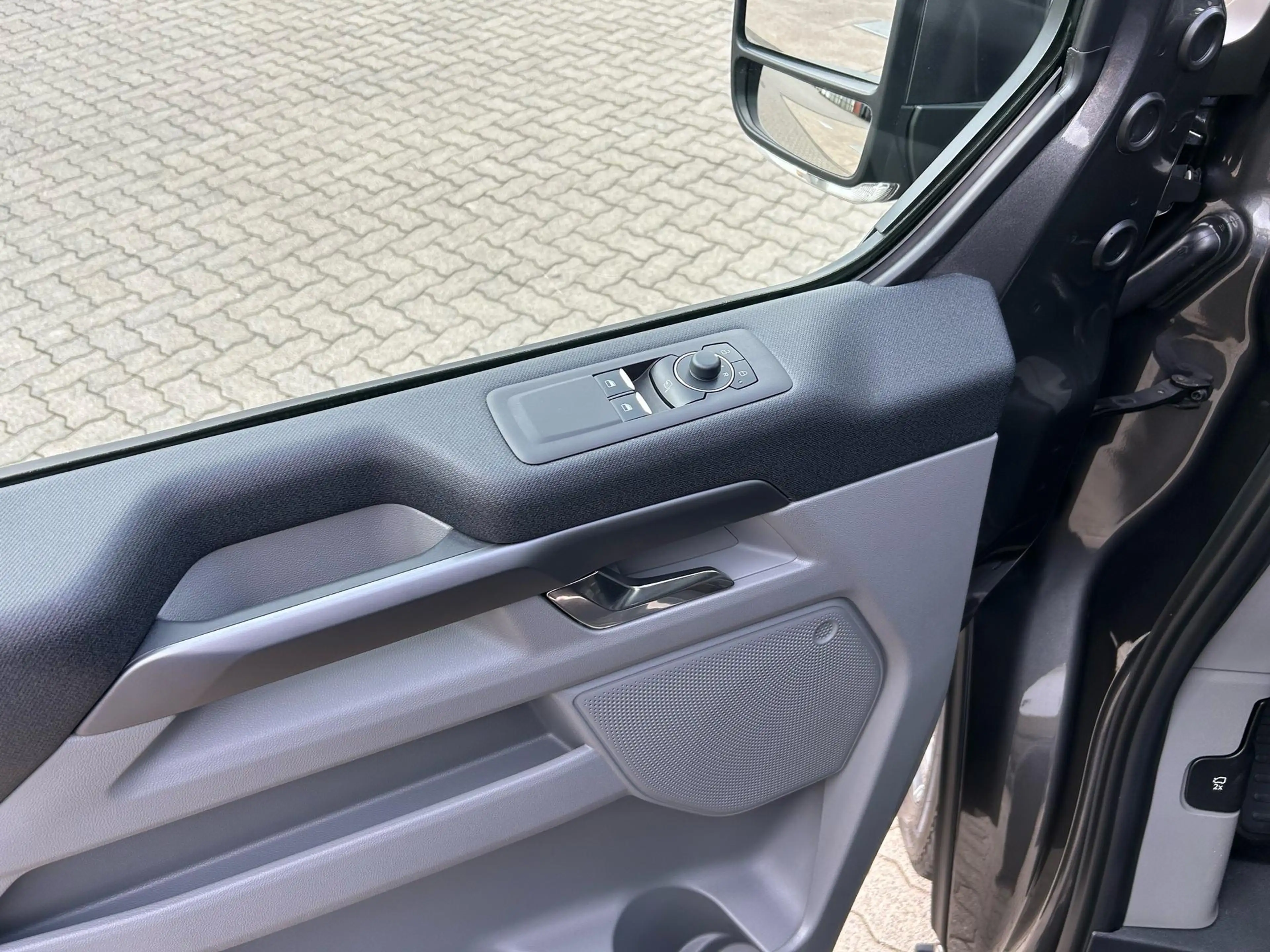 Ford Tourneo Custom L1 2.0 EcoBlue 320 Titanium / AHK 110 kW... — photo 3