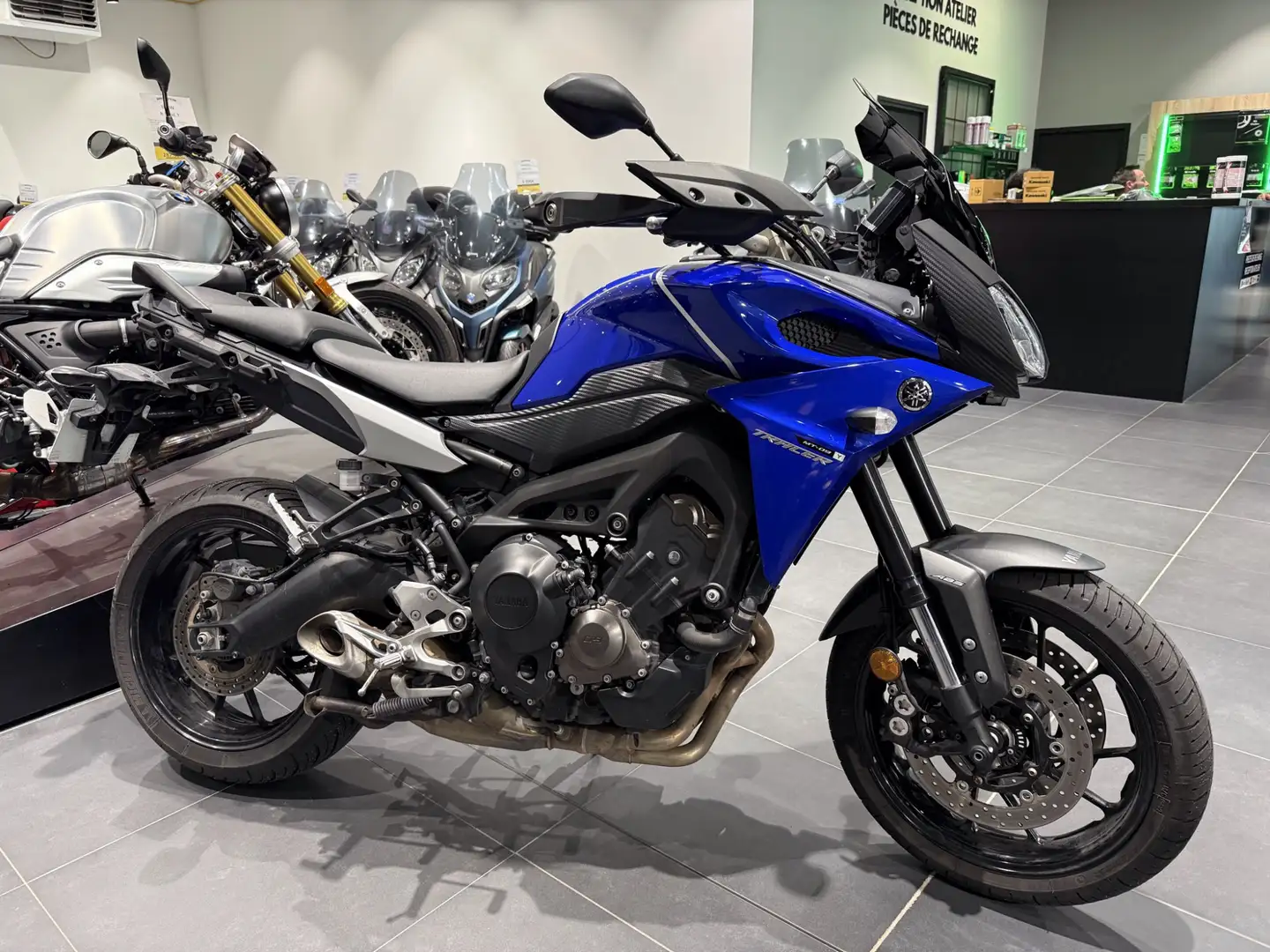 Yamaha MT-09 Azul - 2