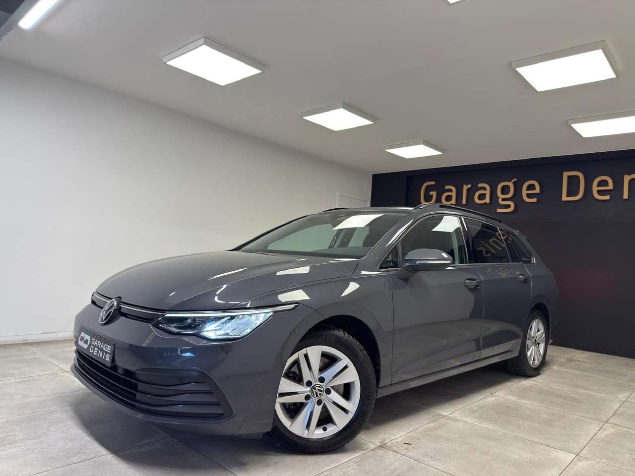 Volkswagen Golf — photo 1