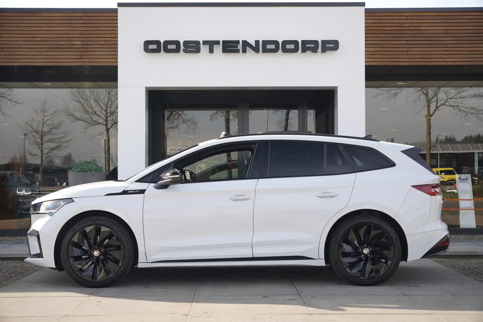 Skoda Enyaq iV 60/180pk Sportline Blackstyle|2022|Panoramadak| Blanco - 1