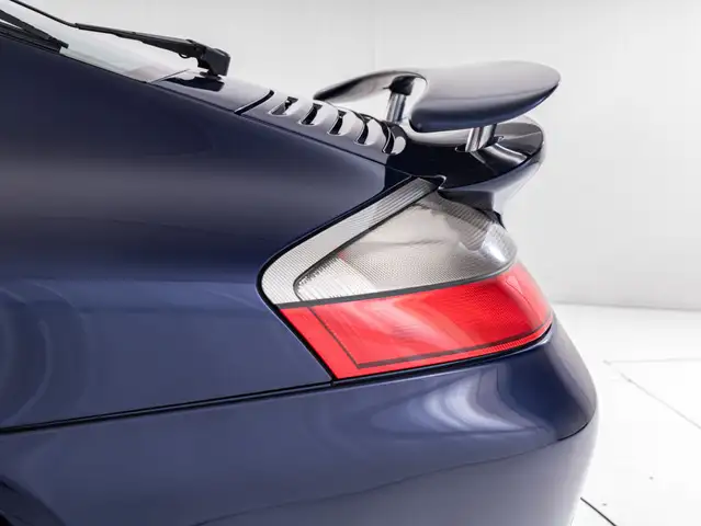 Porsche 911 view 10