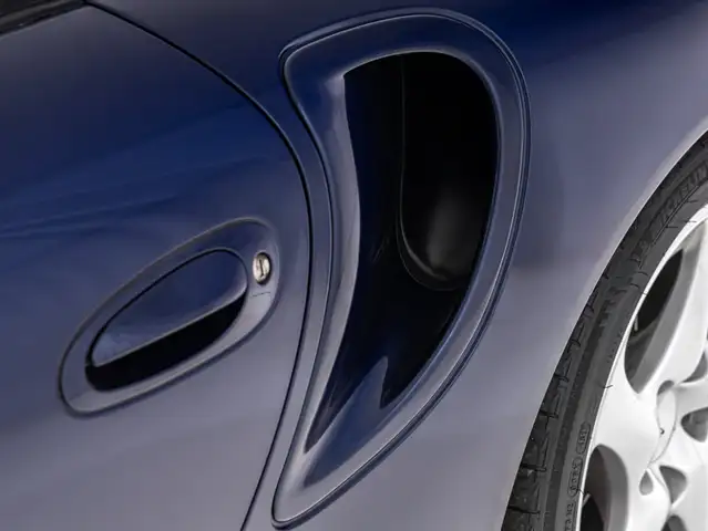 Porsche 911 view 11