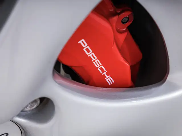 Porsche 911 view 12