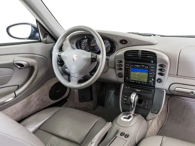 Porsche 911 view 4