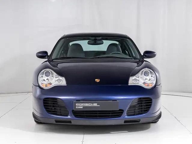 Porsche 911 view 6