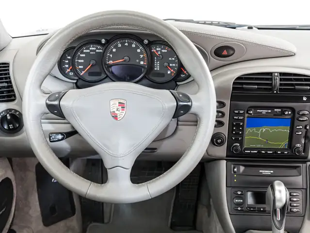 Porsche 911 view 8
