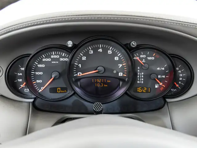 Porsche 911 view 13