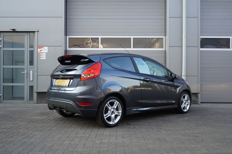Ford Fiesta 1.6 Sport — photo 2