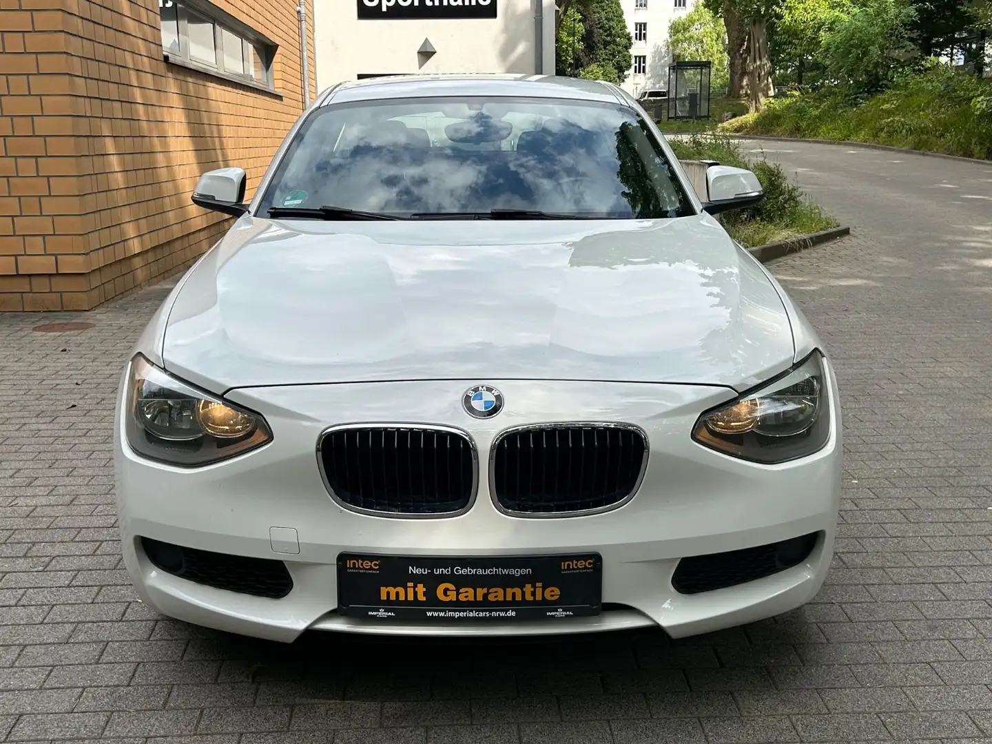 BMW 116 i Lim./KLIMAAUTOMATIK/ALUFELGEN/GEPFLEGT//// Weiß - 2