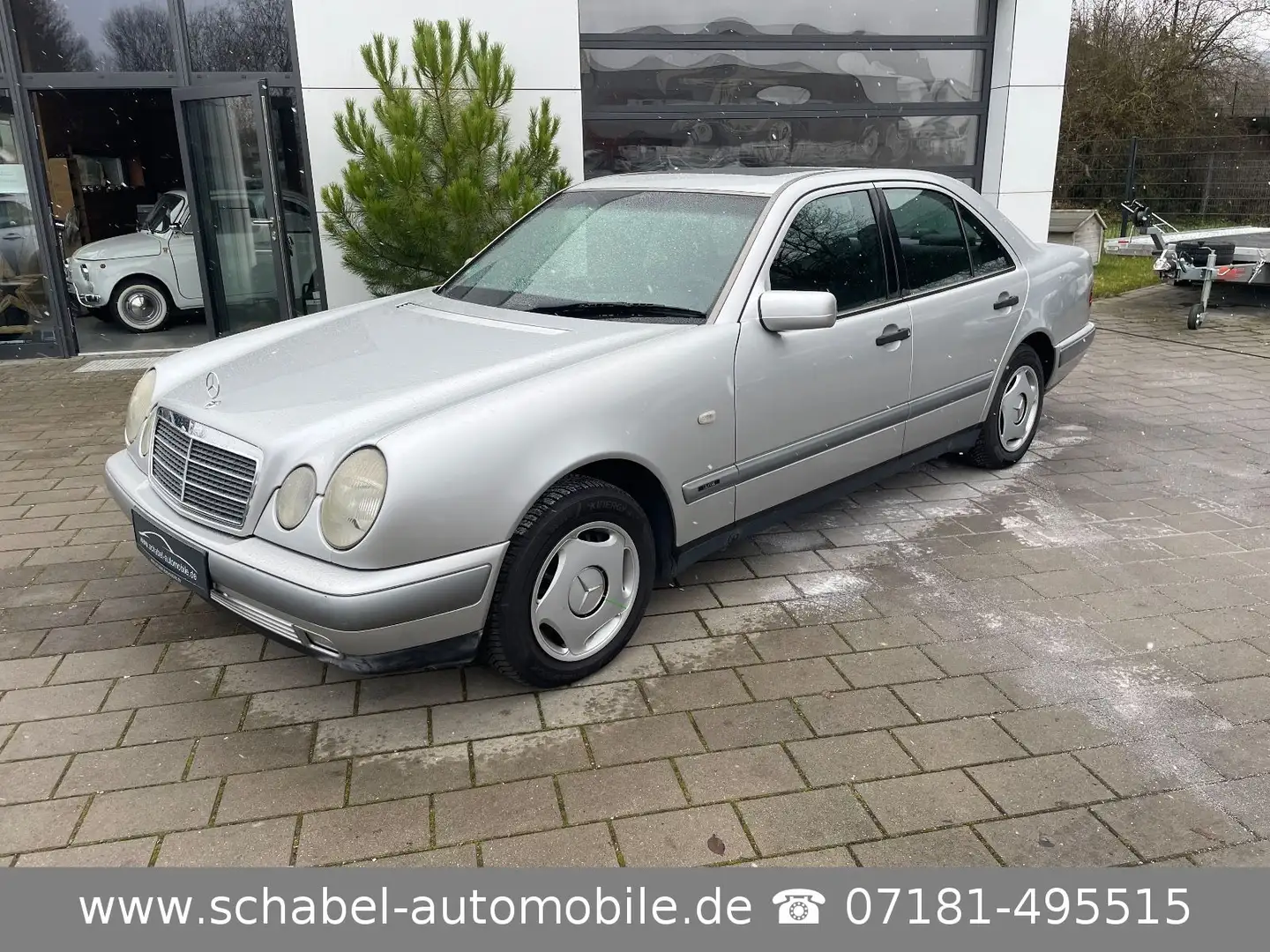 Mercedes-Benz E 200 Classic Automatik 128tkm AHK TÜV 08/2027 Silber - 1