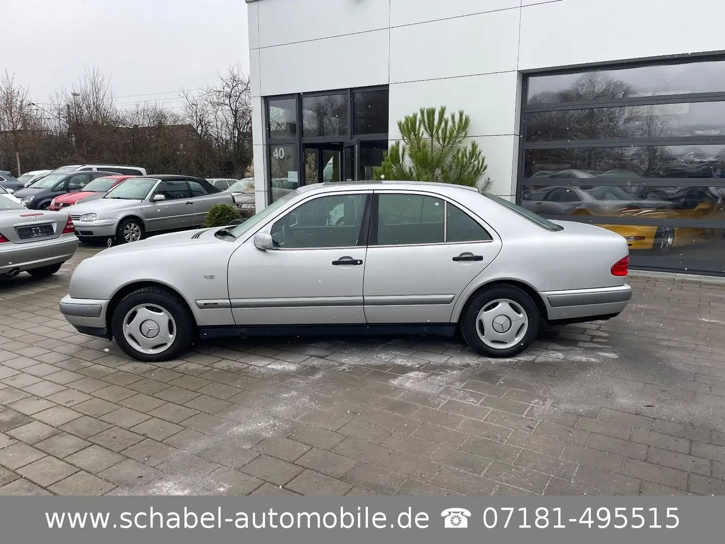 Mercedes-Benz E 200 Classic Automatik 128tkm AHK TÜV 08/2027 Silber - 2