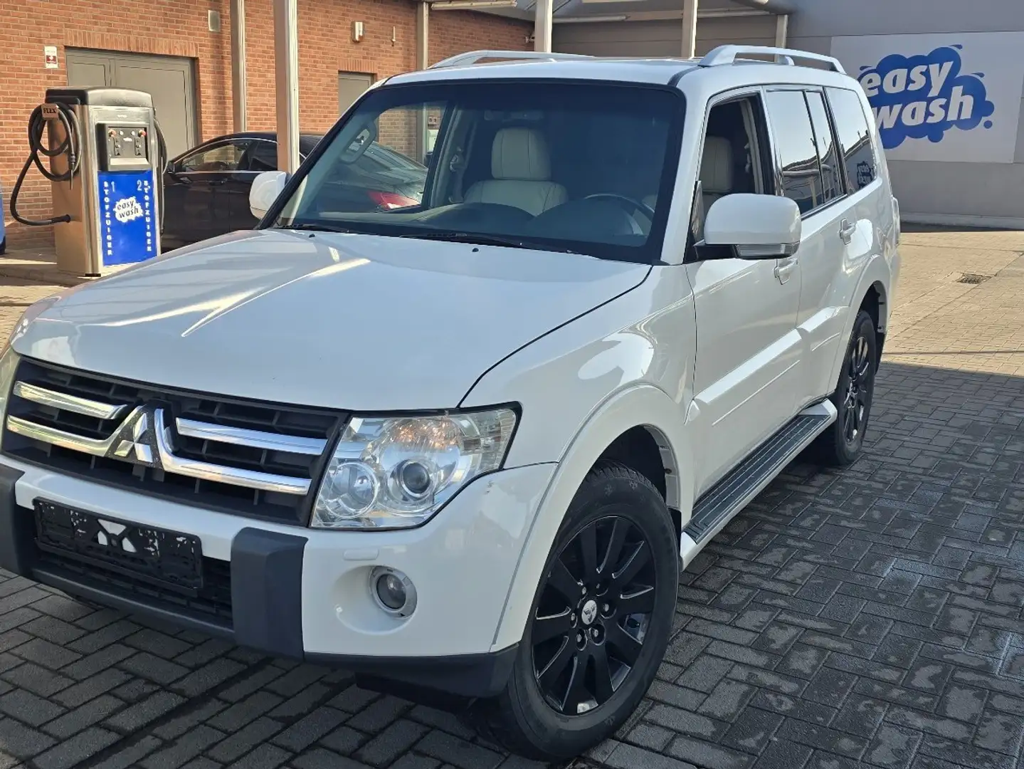 Mitsubishi Pajero 3.2 DI-D Automatik Intense only Afrika - 2