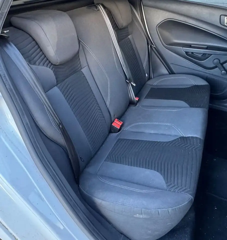 Ford Fiesta 5 portes — photo 25