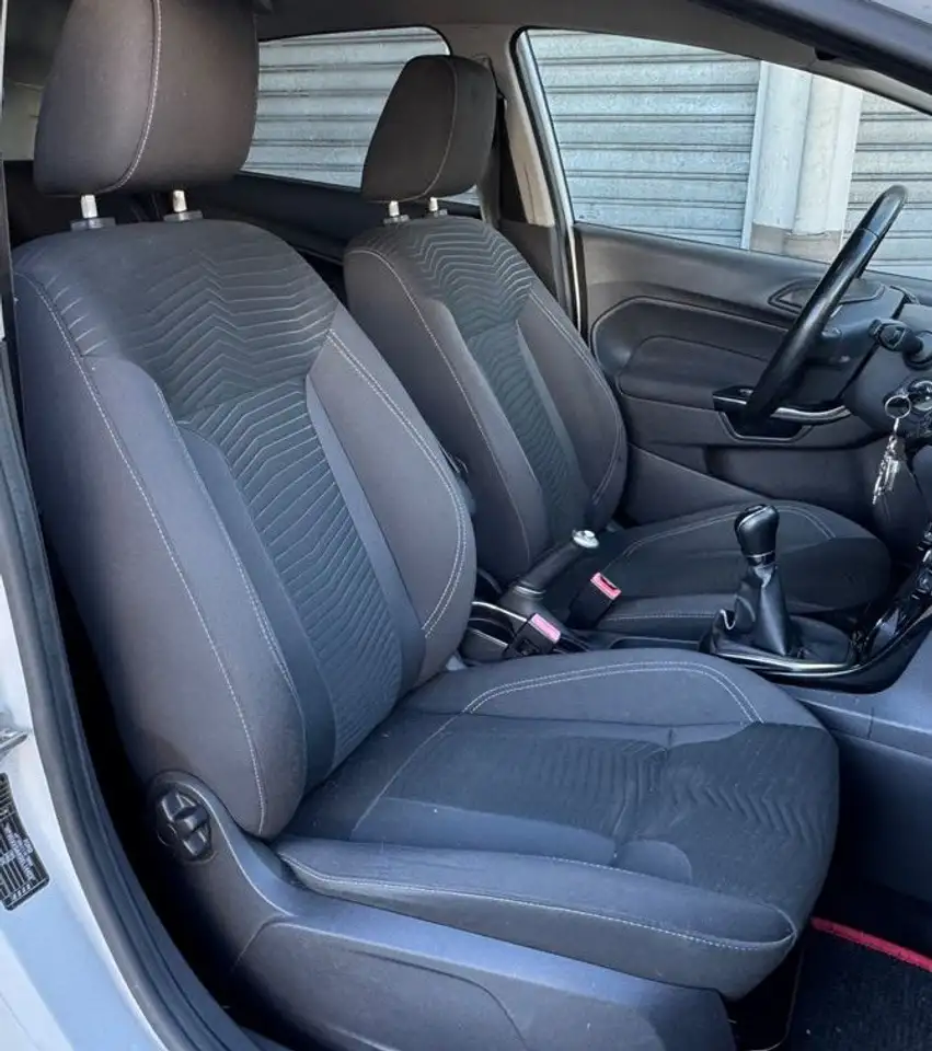 Ford Fiesta 5 portes — photo 26