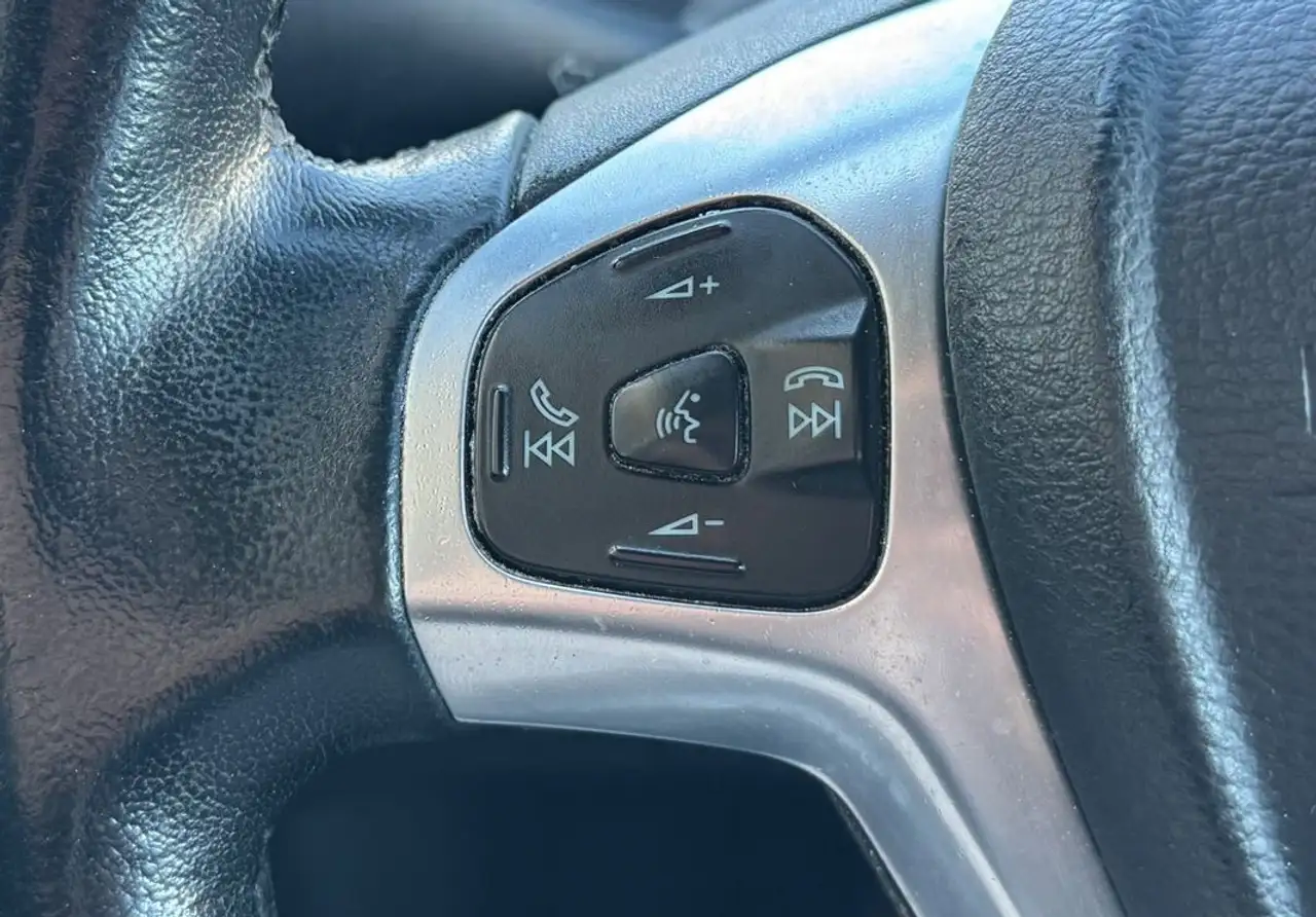 Ford Fiesta 5 portes — photo 13