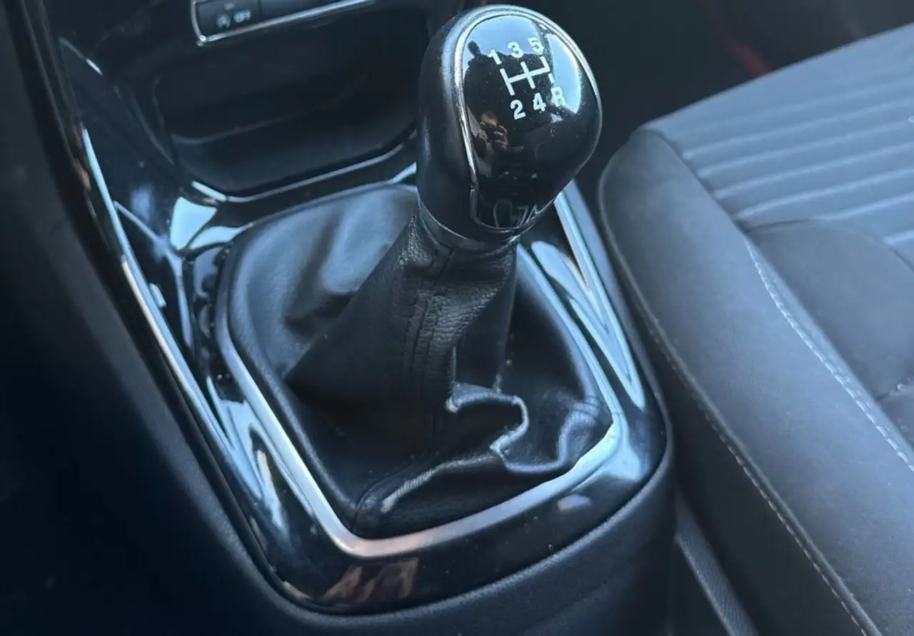Ford Fiesta 5 portes — photo 29