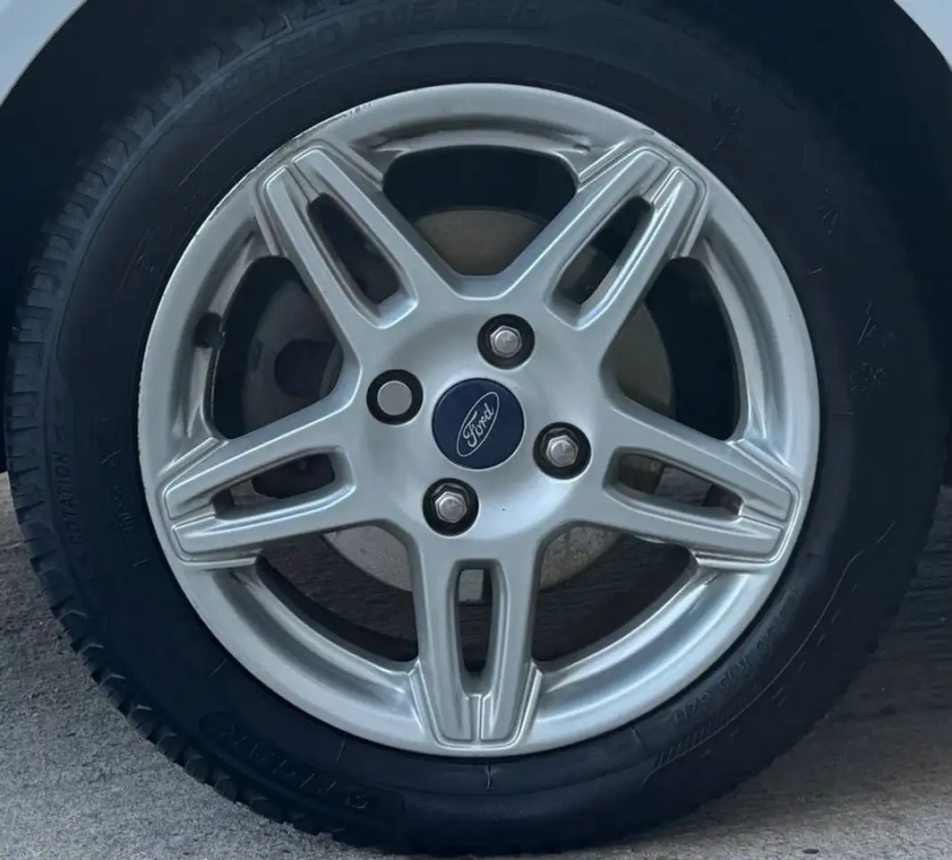 Ford Fiesta 5 portes — photo 24