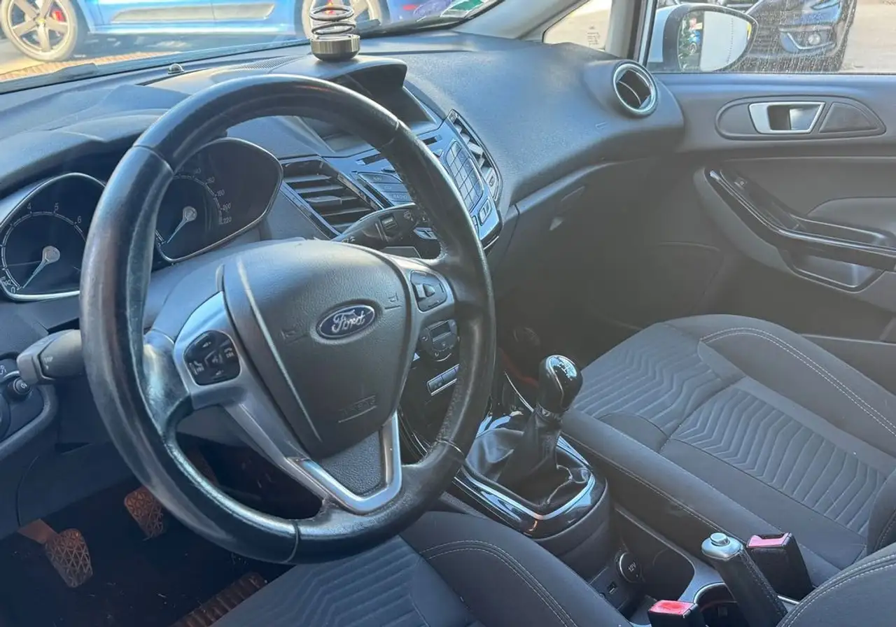 Ford Fiesta 5 portes — photo 8