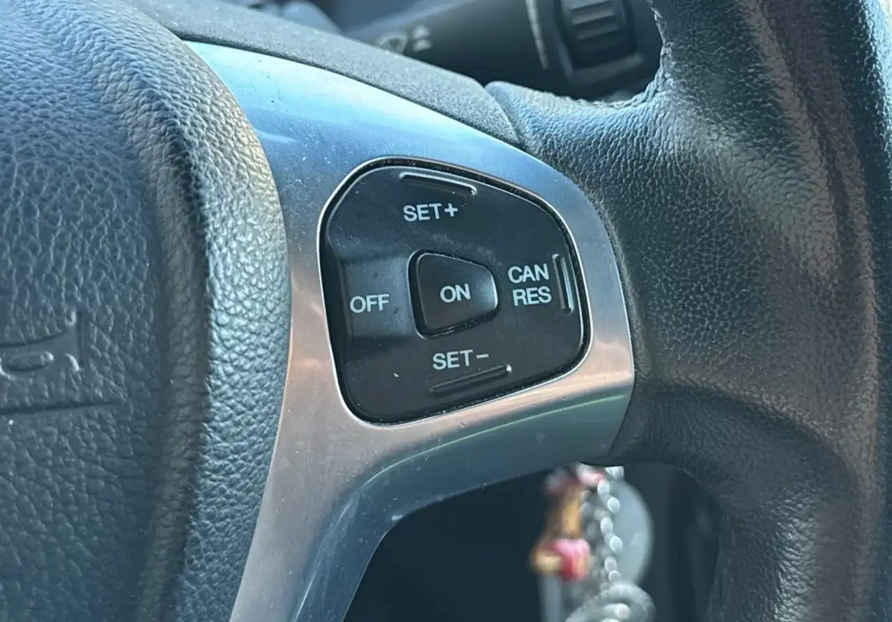 Ford Fiesta 5 portes — photo 17