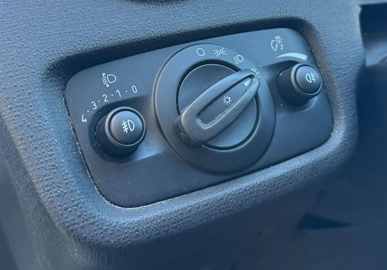 Ford Fiesta 5 portes — photo 28