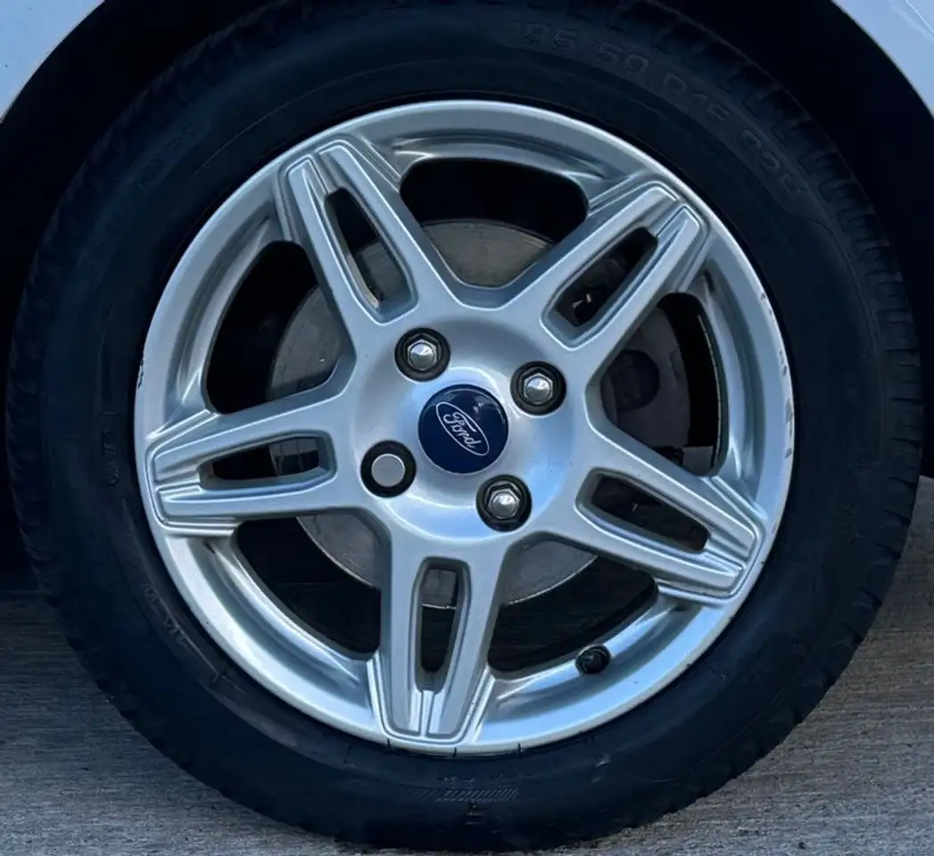 Ford Fiesta 5 portes — photo 21