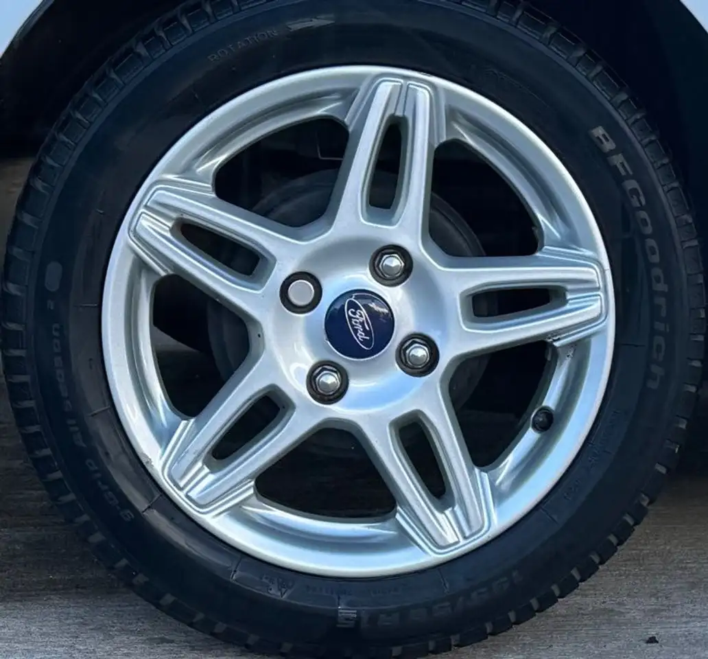 Ford Fiesta 5 portes — photo 22