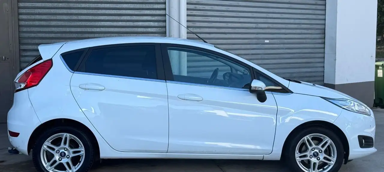 Ford Fiesta 5 portes — photo 2