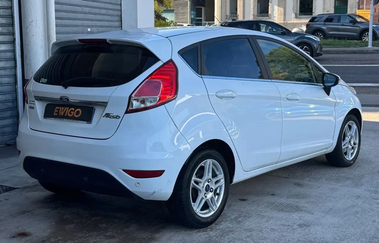 Ford Fiesta 5 portes — photo 3