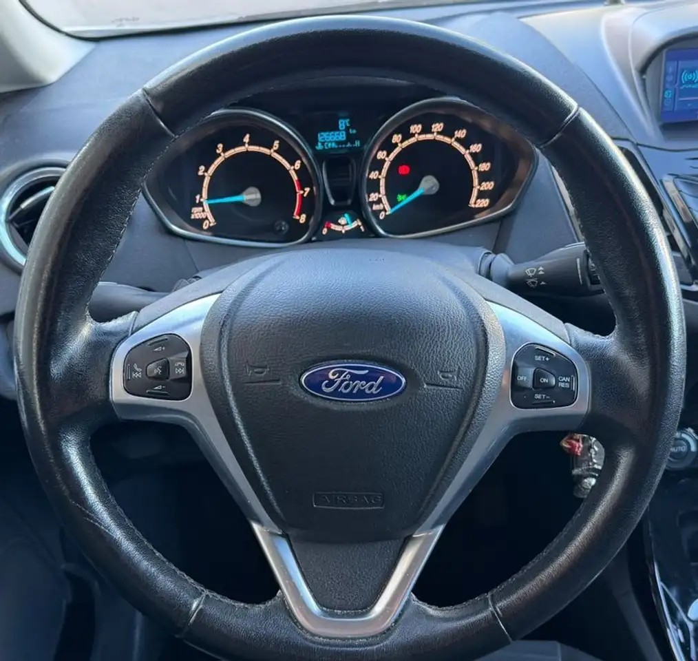Ford Fiesta 5 portes — photo 15