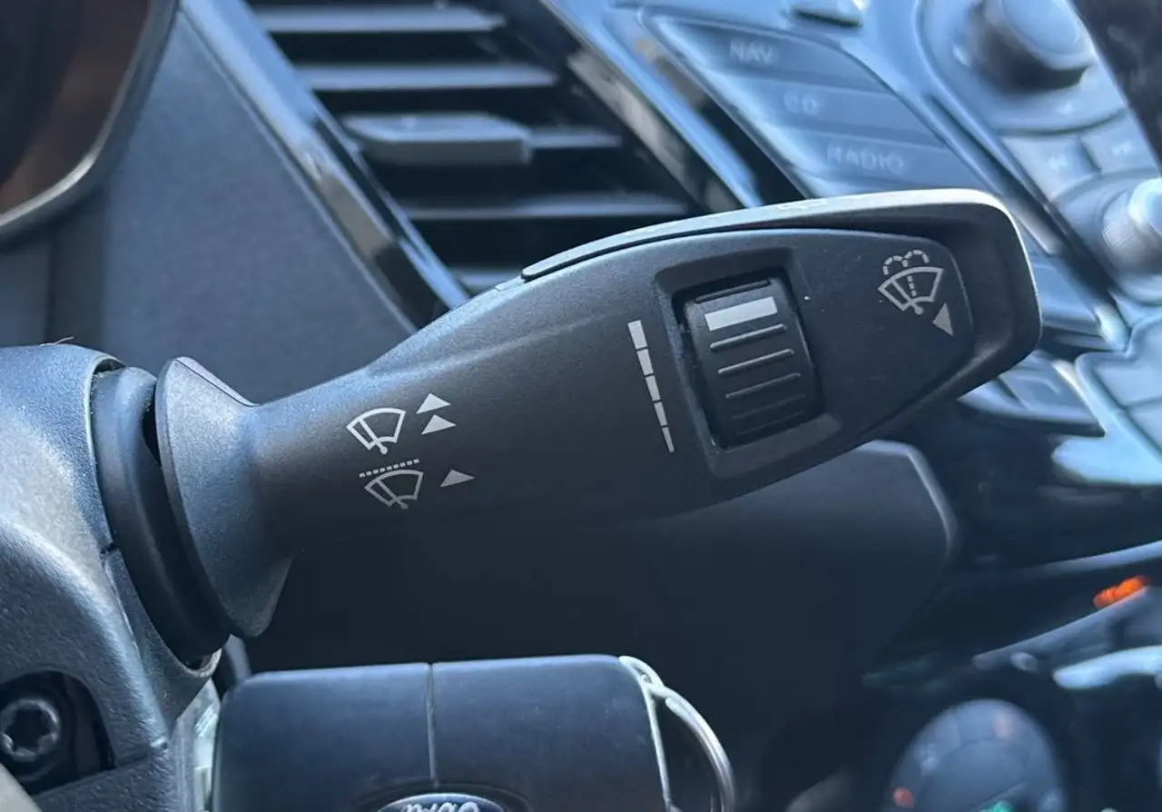 Ford Fiesta 5 portes — photo 16