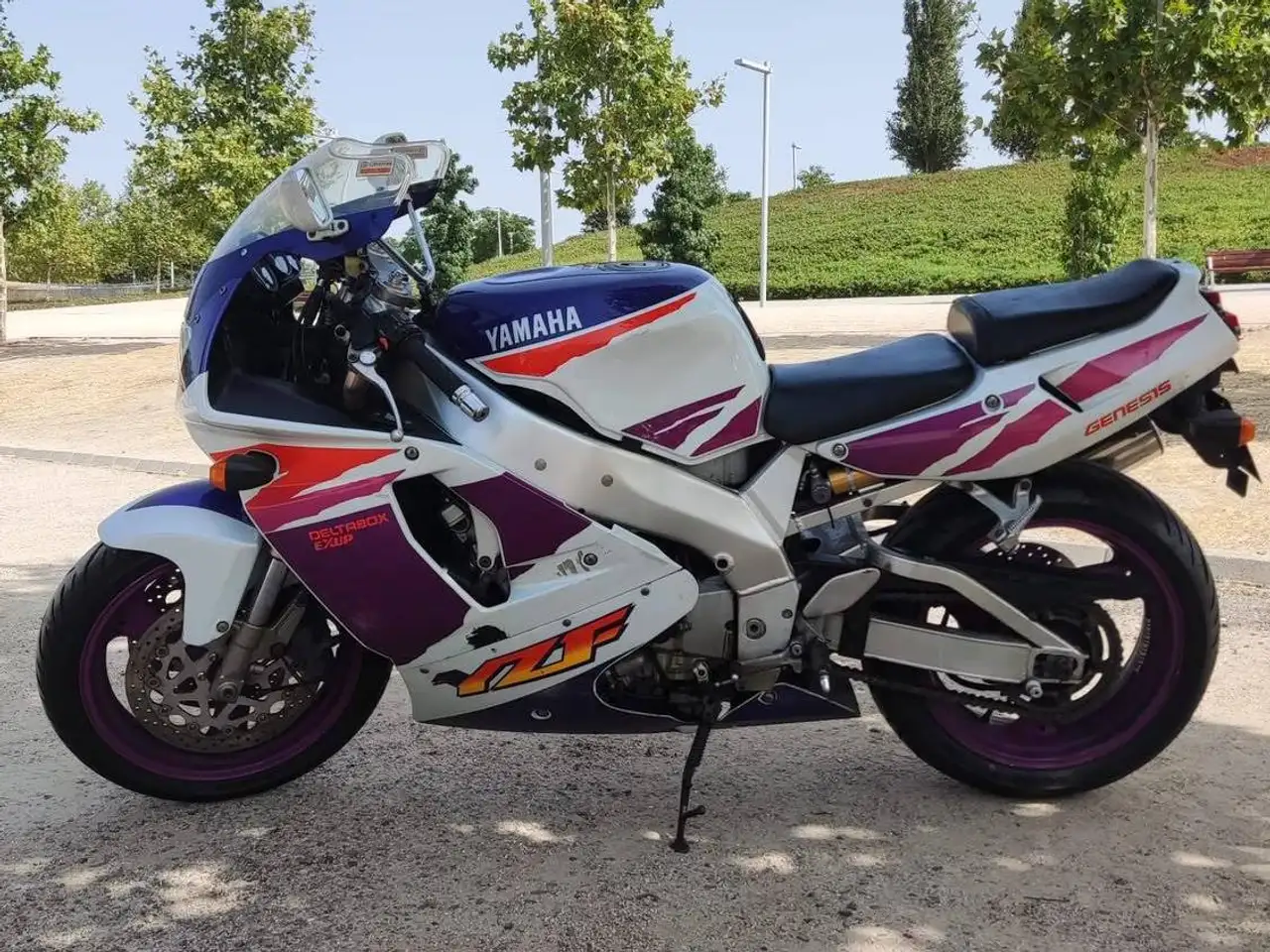 Yamaha YZF 750