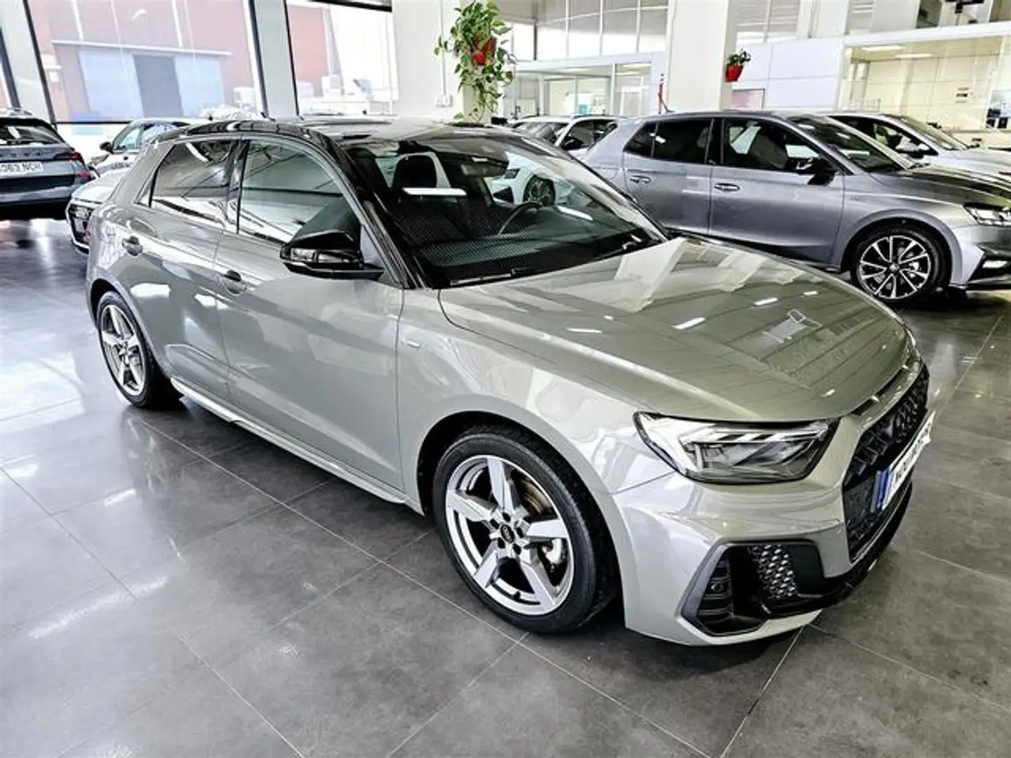 Audi A1 Sportback 30 TFSI Black line S tronic Gris - 2