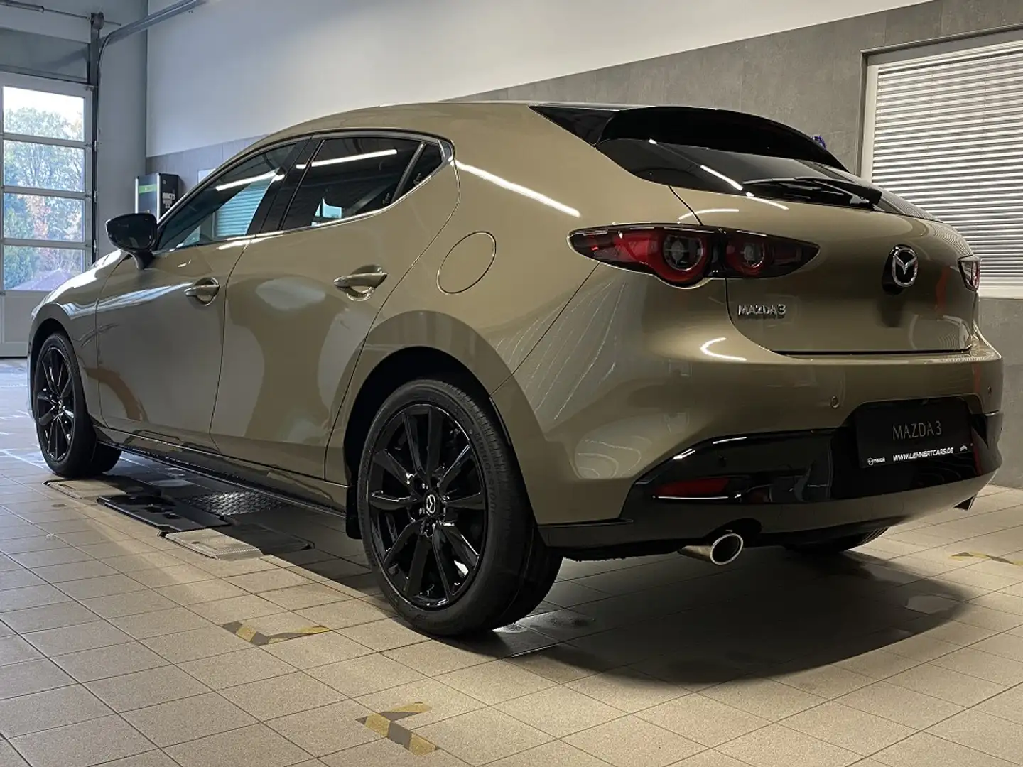 Mazda 3 5HB 2.5L e-SKYACTIV G 140ps 6MT FWD Homura Beige - 2