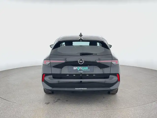 Opel Astra view 4